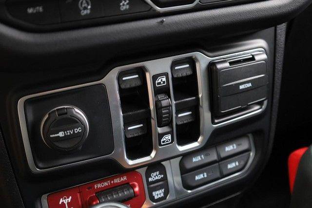 Used 2025 Jeep Wrangler Unlimited Rubicon AWD/4WD image 14