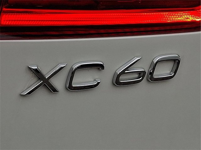 Certified 2025 Volvo XC60 B5 Plus image 29