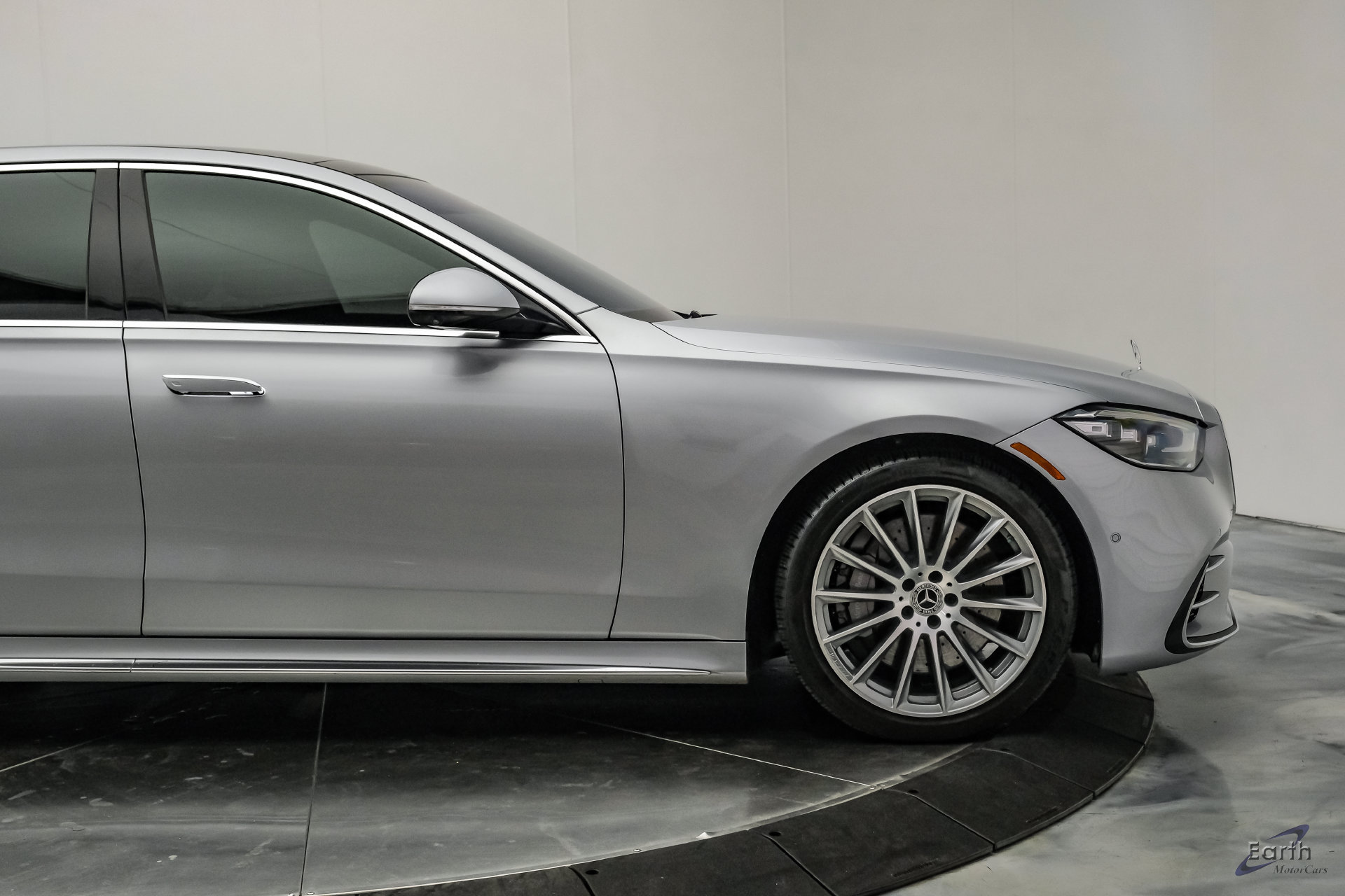Used 2022 Mercedes-Benz S 580 4MATIC Sedan w/ AMG Line Package image 28