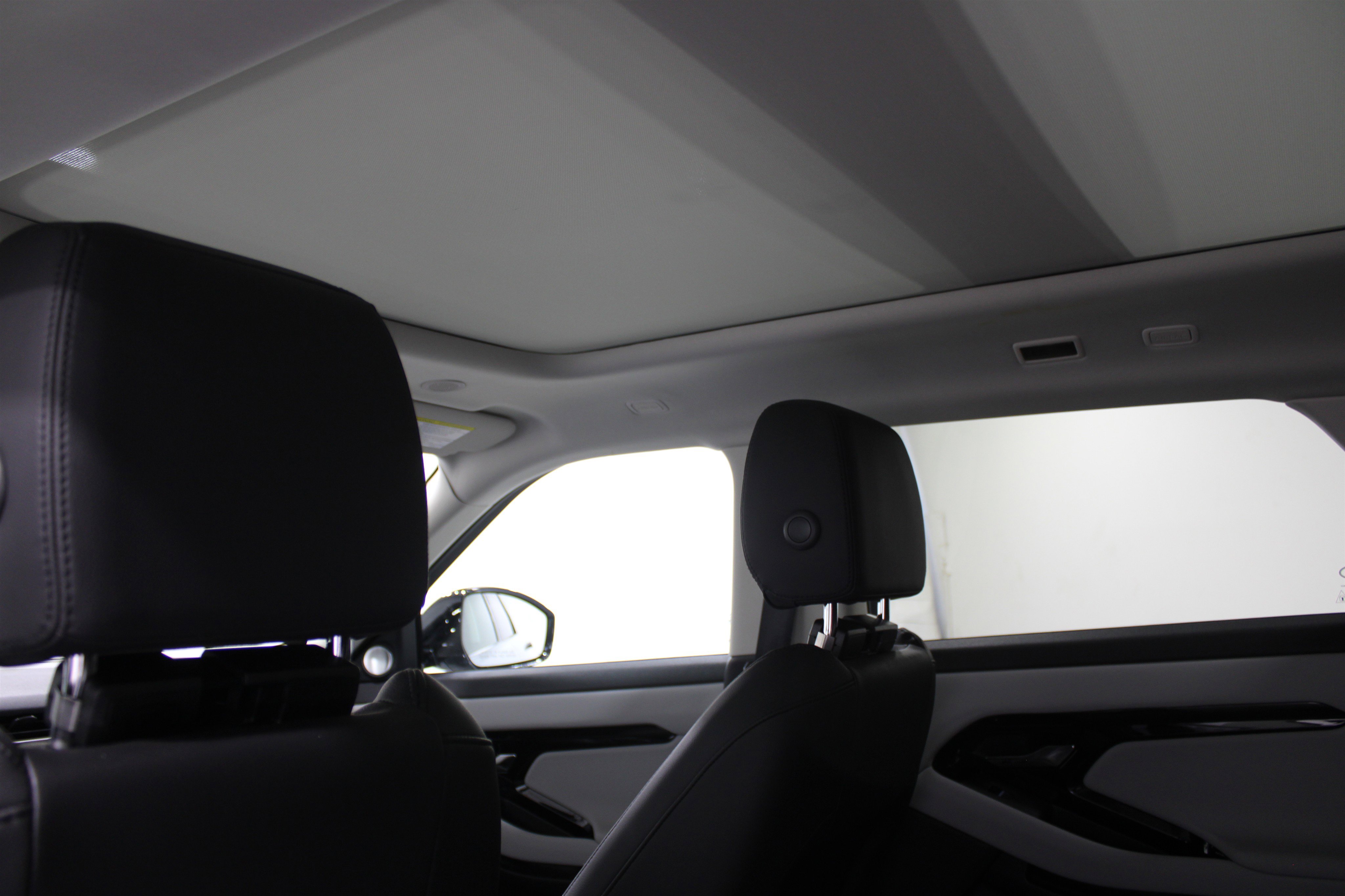 Used 2024 Land Rover Range Rover Evoque Dynamic SE image 19