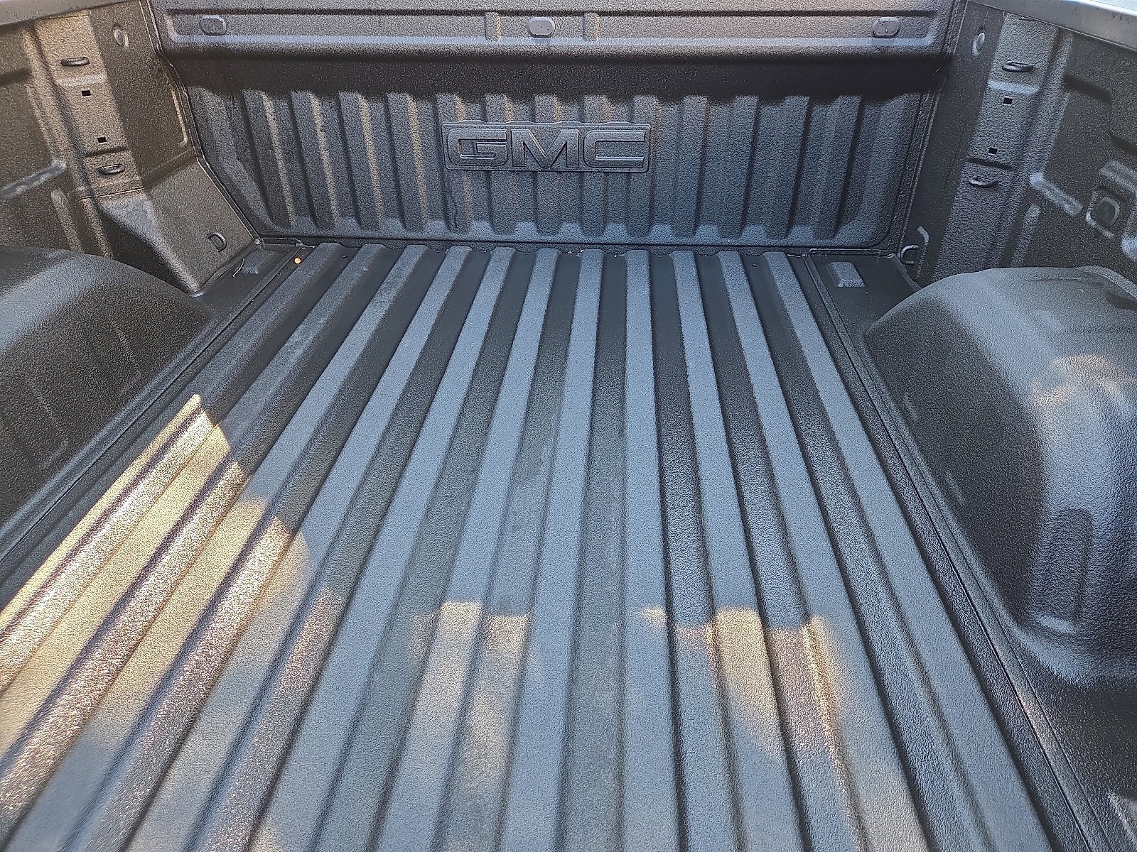 New 2026 GMC Sierra 1500 SLT image 6