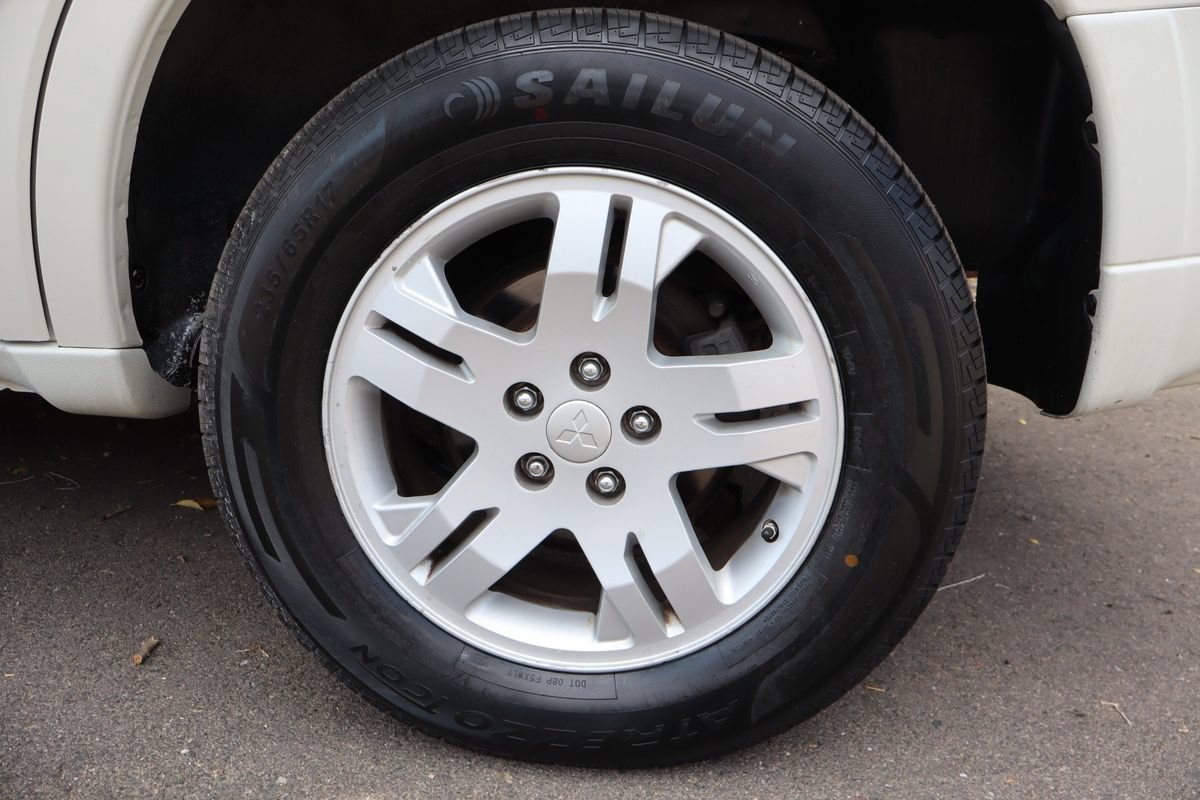 Used 2008 Mitsubishi Endeavor LS AWD/4WD image 39