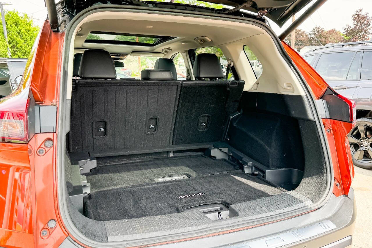 Used 2022 Nissan Rogue SL w/ SL Premium Package image 14