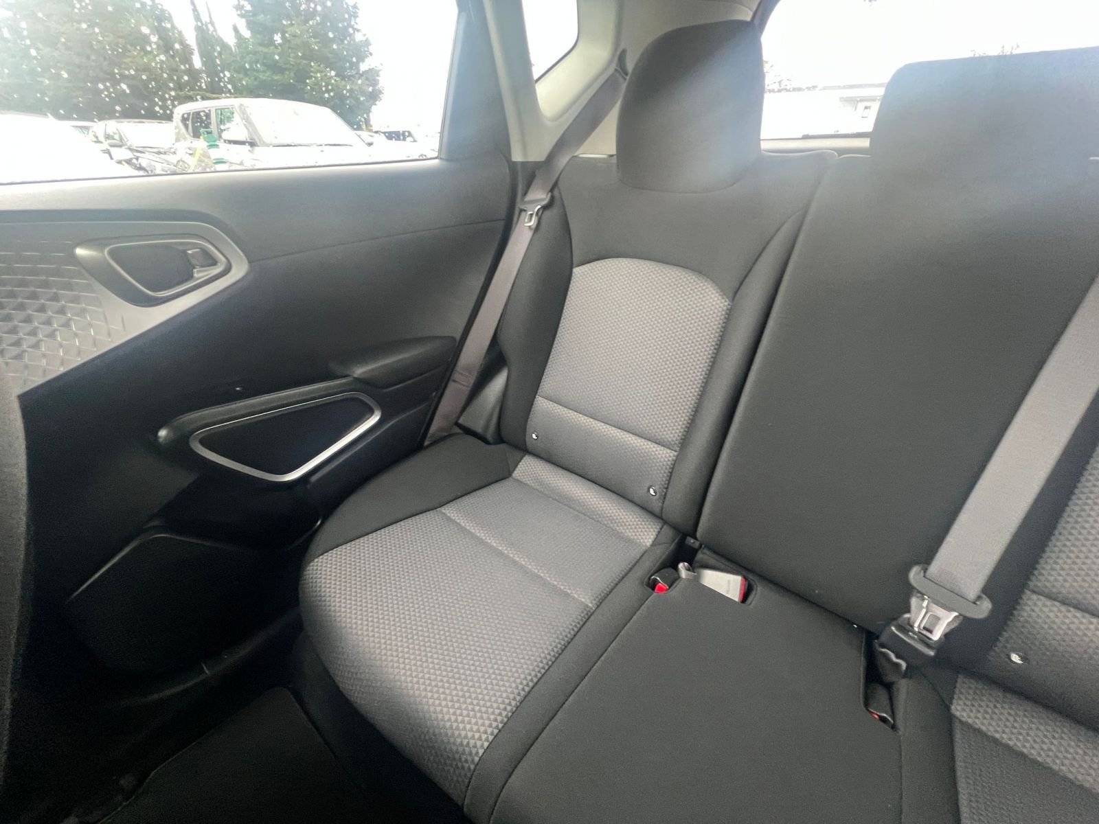 Used 2025 Kia Soul LX w/ LX Technology Package FWD image 34