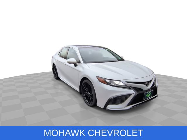 Used 2021 Toyota Camry XSE image 2