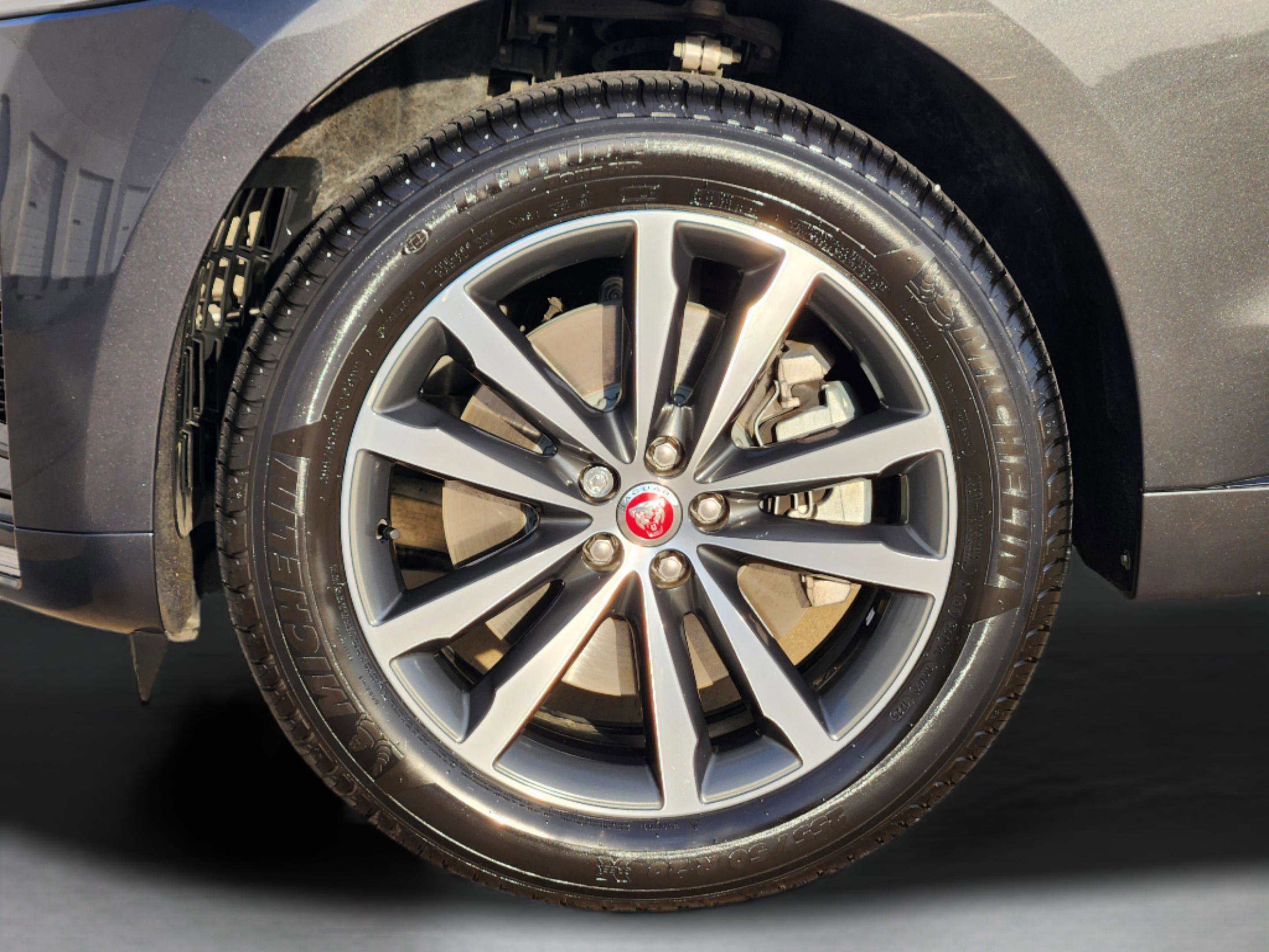Certified 2023 Jaguar F-PACE R-Dynamic S AWD/4WD image 33