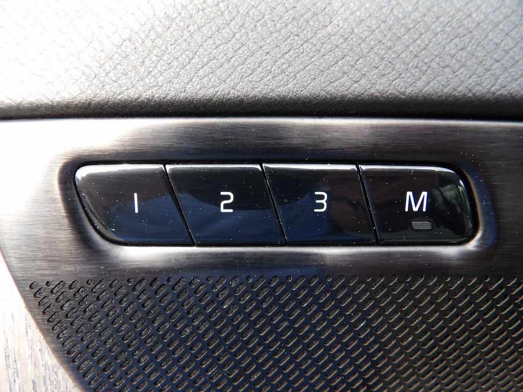 Certified 2024 Volvo XC90 B6 Plus w/ Protection Package Premier image 13