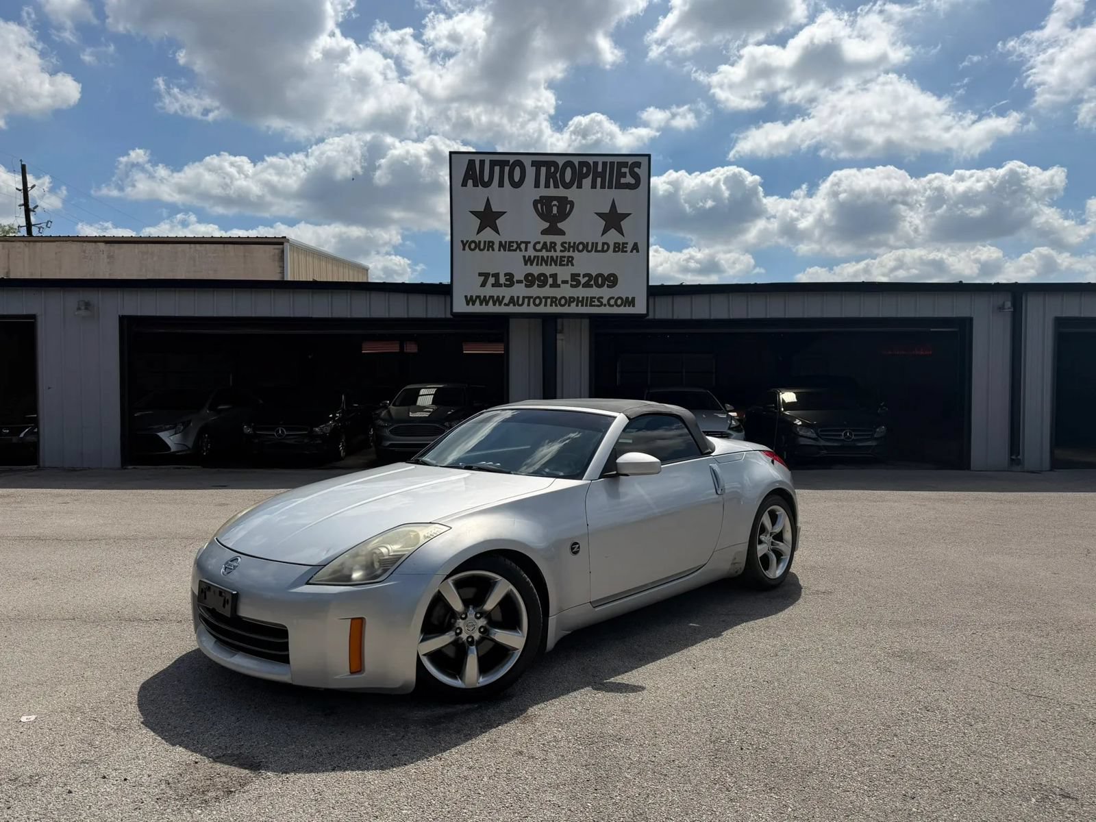 Used 2006 Nissan 350Z Touring RWD image 7