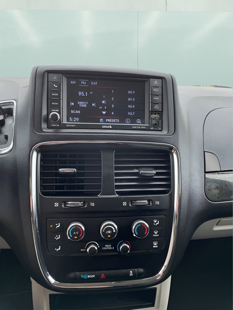 Used 2018 Dodge Grand Caravan SE w/ UConnect Hands-Free Group FWD image 20