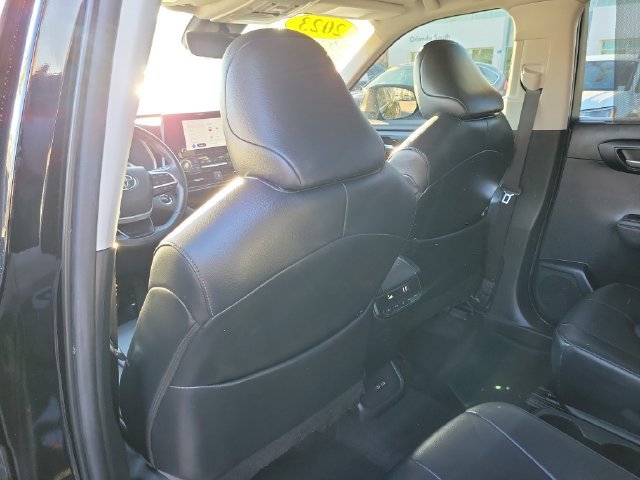 Used 2023 Toyota Highlander XLE FWD image 11