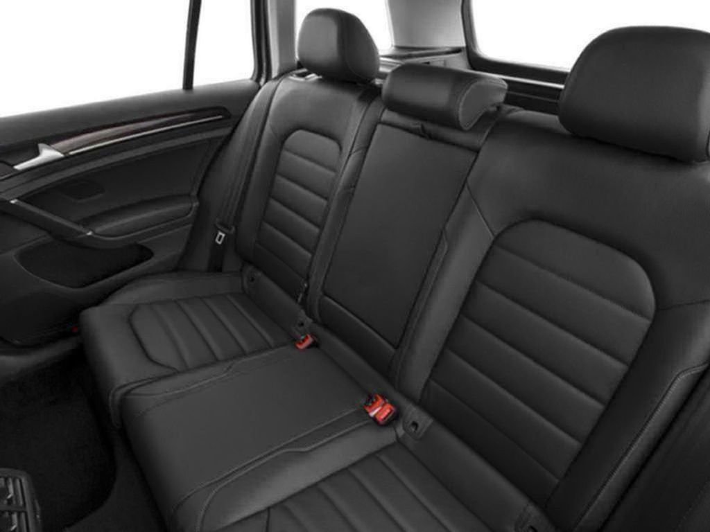 Used 2016 Volkswagen Golf S image 12