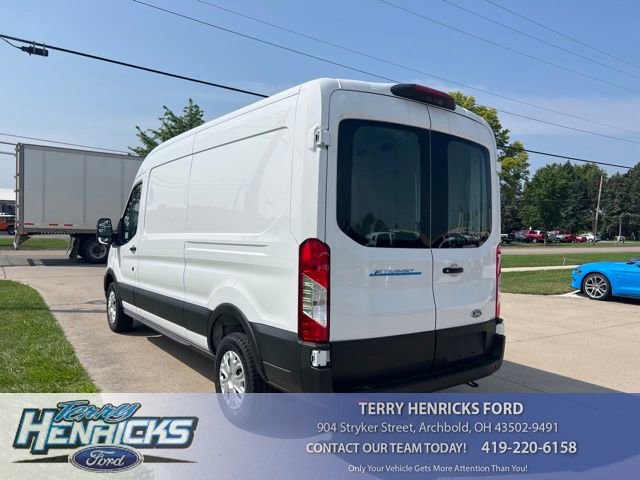 New 2023 Ford E-Transit Medium Roof RWD image 5