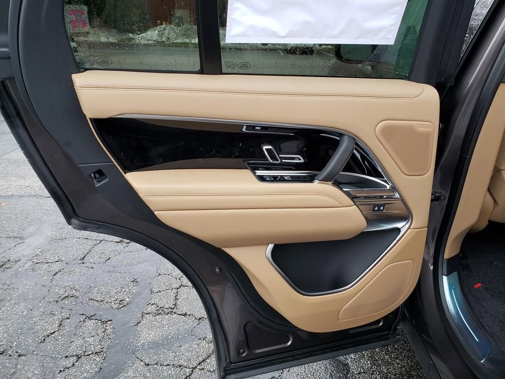 New 2025 Land Rover Range Rover SE image 9