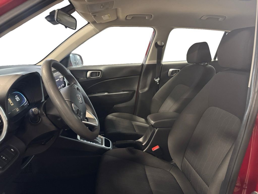 Used 2023 Hyundai Venue SE image 13