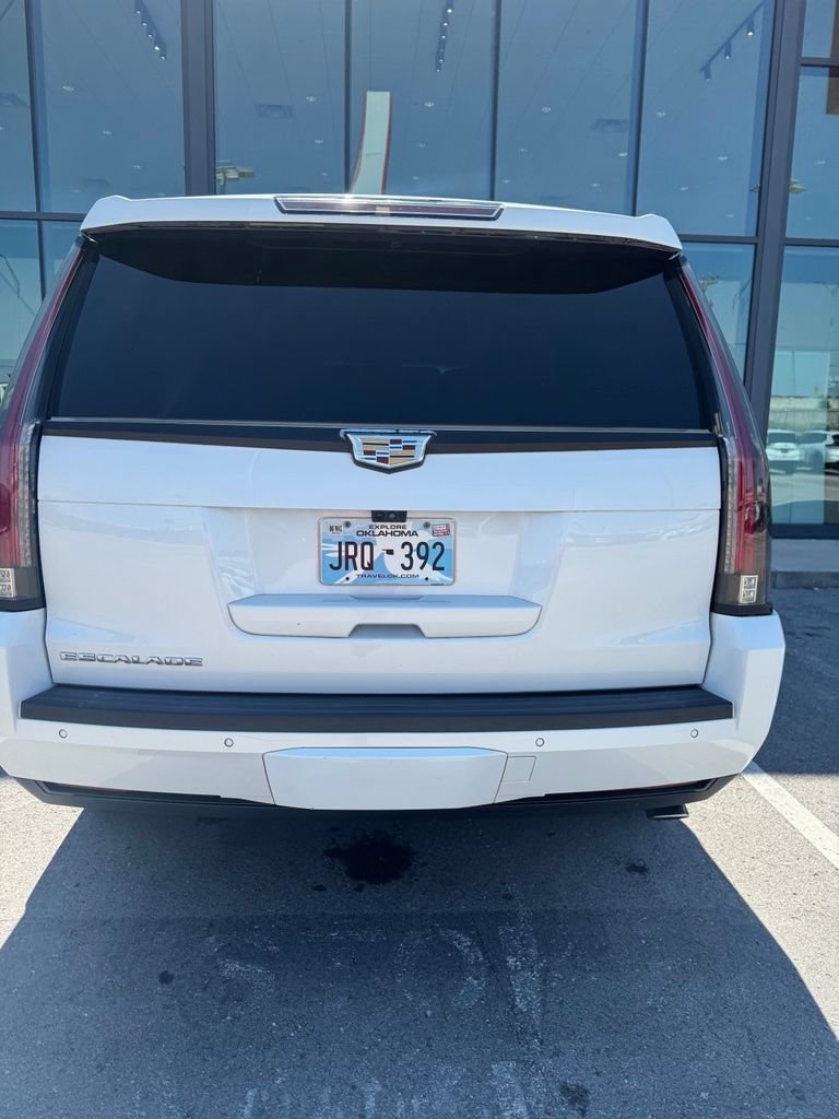 Used 2018 Cadillac Escalade Platinum AWD/4WD image 4