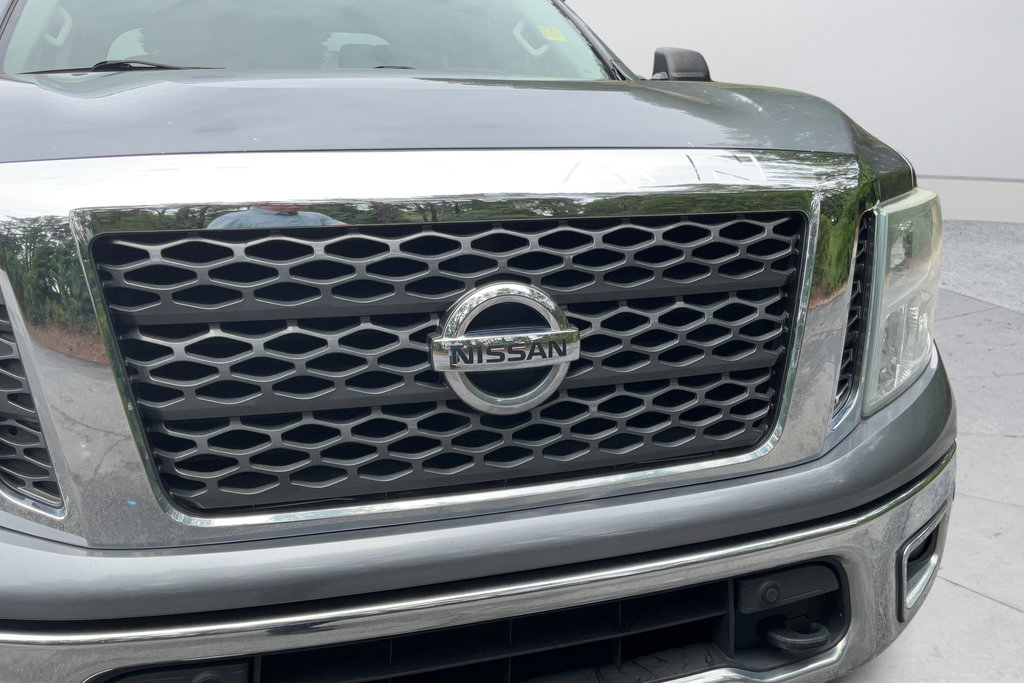 Used 2017 Nissan Titan SV RWD image 27