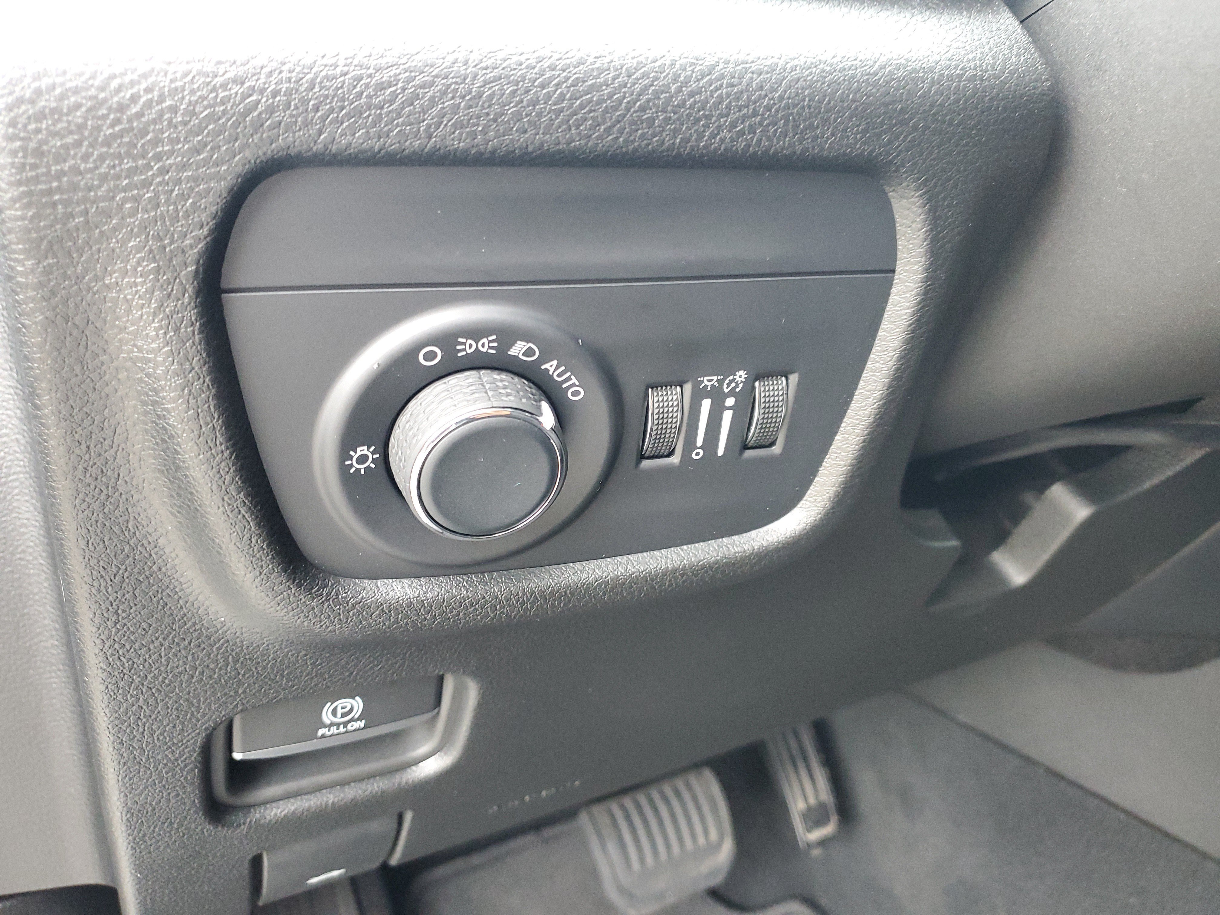 Used 2024 Jeep Grand Cherokee L Laredo RWD image 24