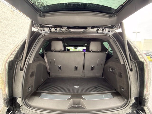 Used 2026 Cadillac Escalade Platinum Sport w/ LPO, ONYX Package AWD/4WD image 8