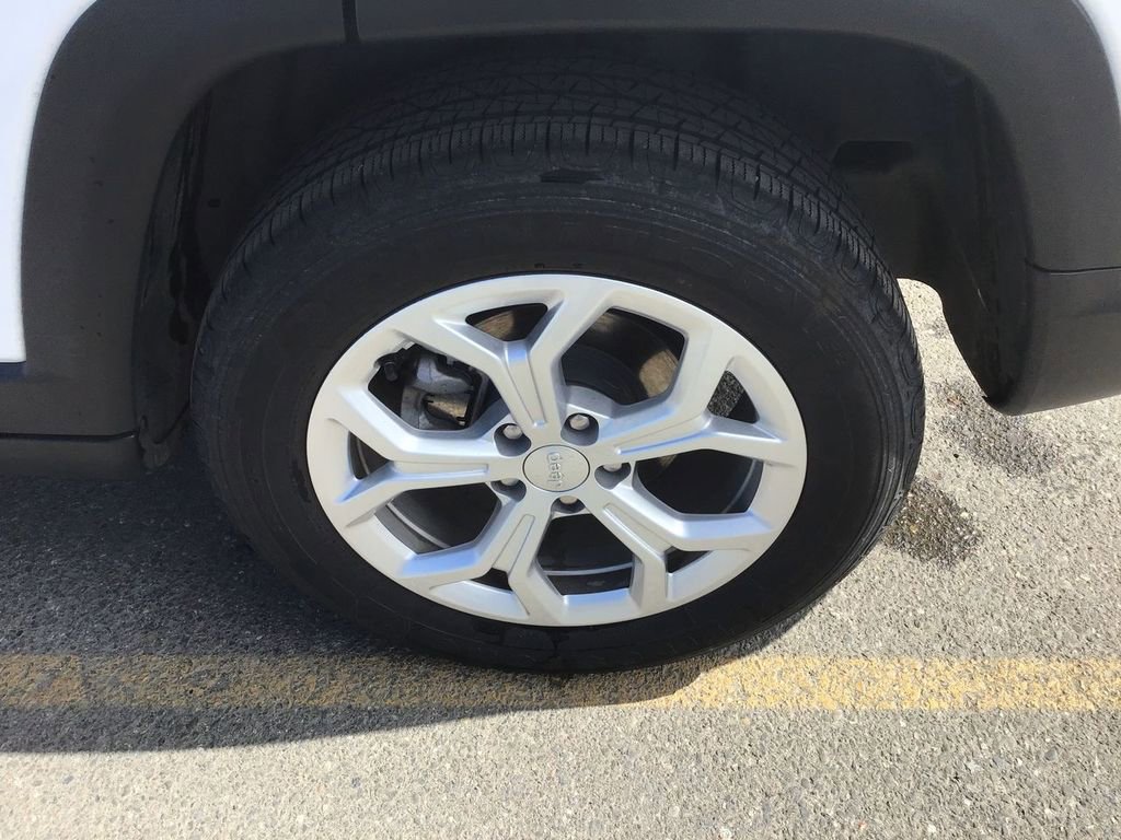 Used 2024 Jeep Compass Latitude image 10