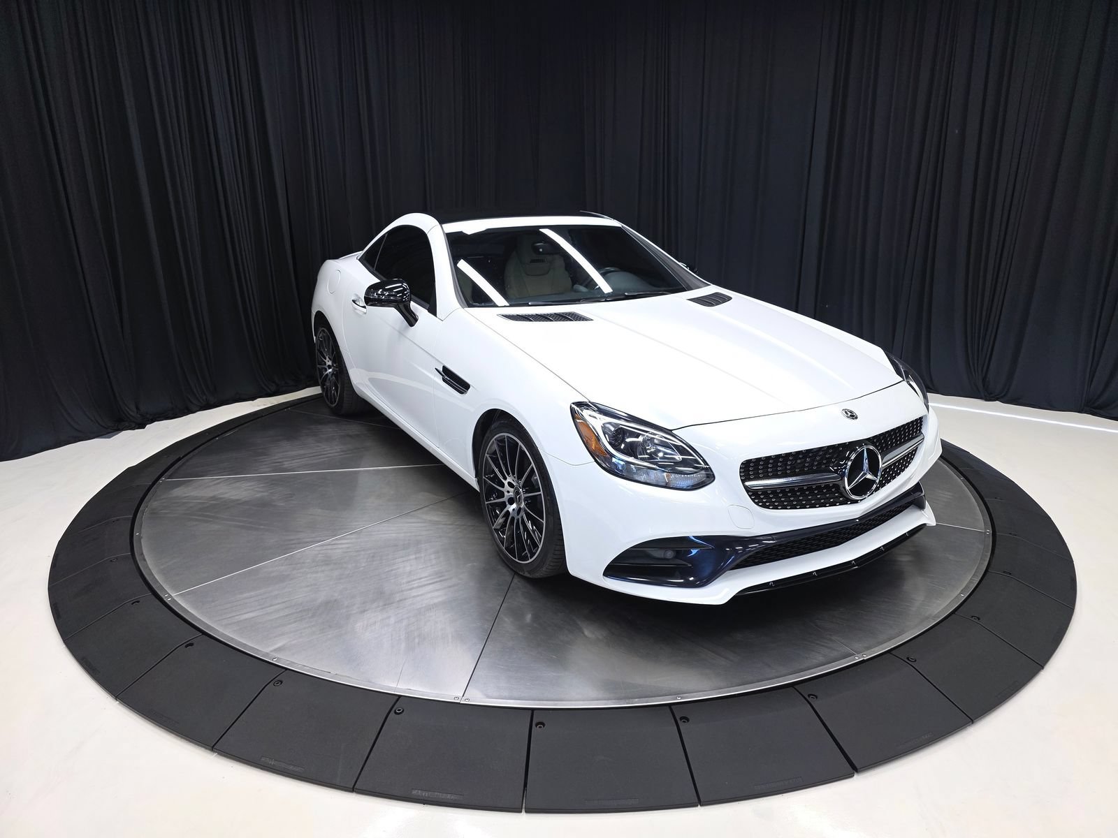 Used 2019 Mercedes-Benz SLC 300 image 7