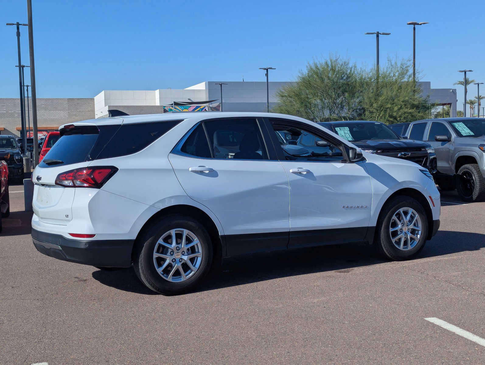 Used 2023 Chevrolet Equinox LT image 6