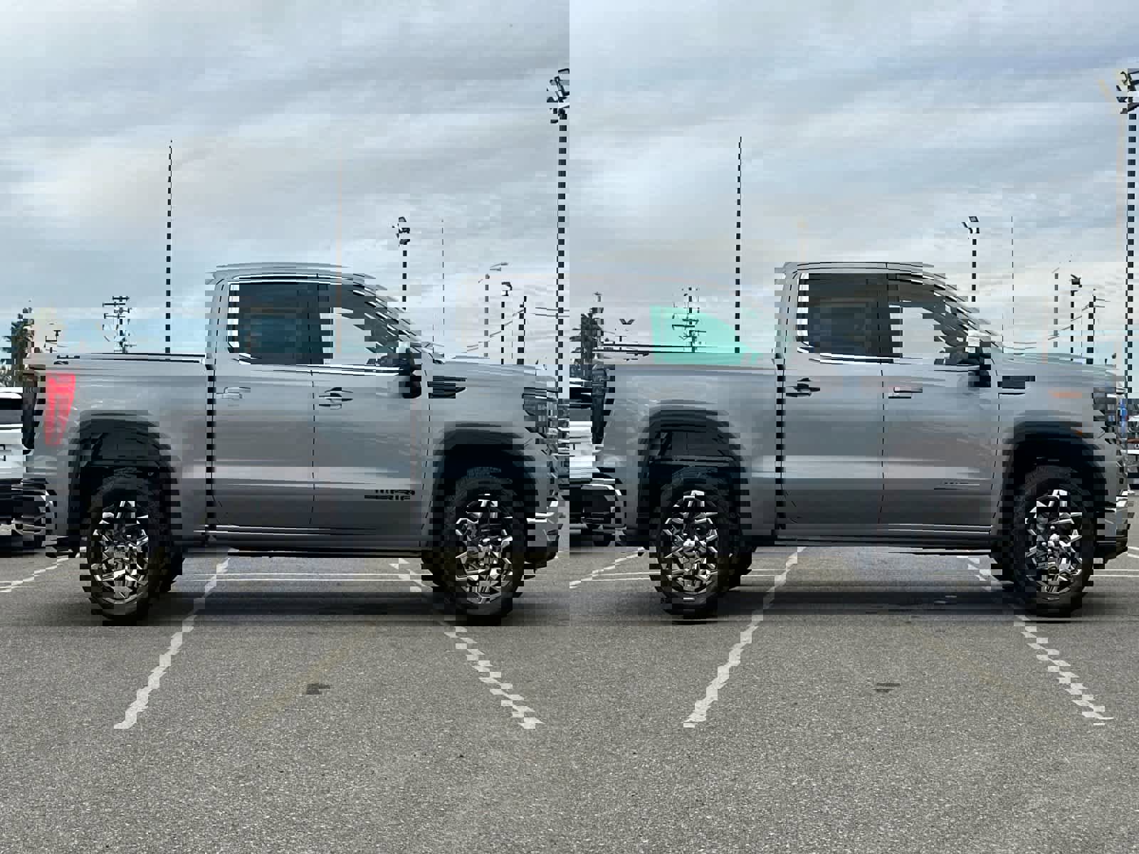 New 2026 GMC Sierra 1500 SLE w/ LPO, Black Badging Package image 6