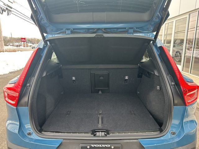 Certified 2025 Volvo XC40 B5 Plus AWD/4WD image 11