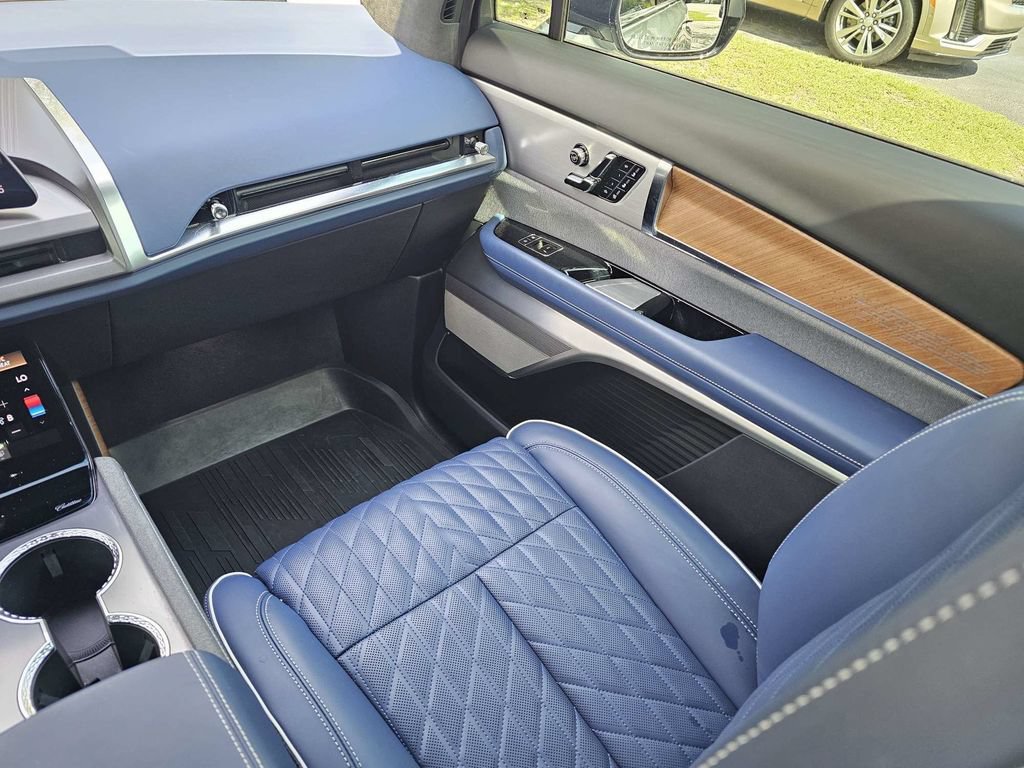 Certified 2026 Cadillac Vistiq Premium Luxury AWD/4WD image 20