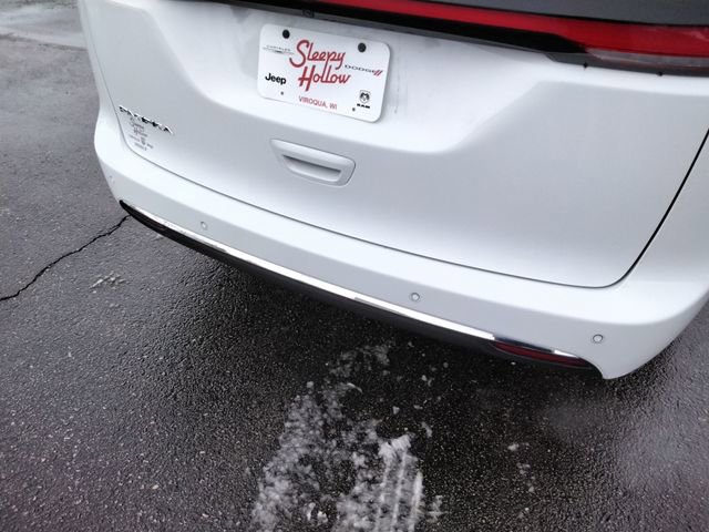 Used 2024 Chrysler Pacifica Touring-L image 15