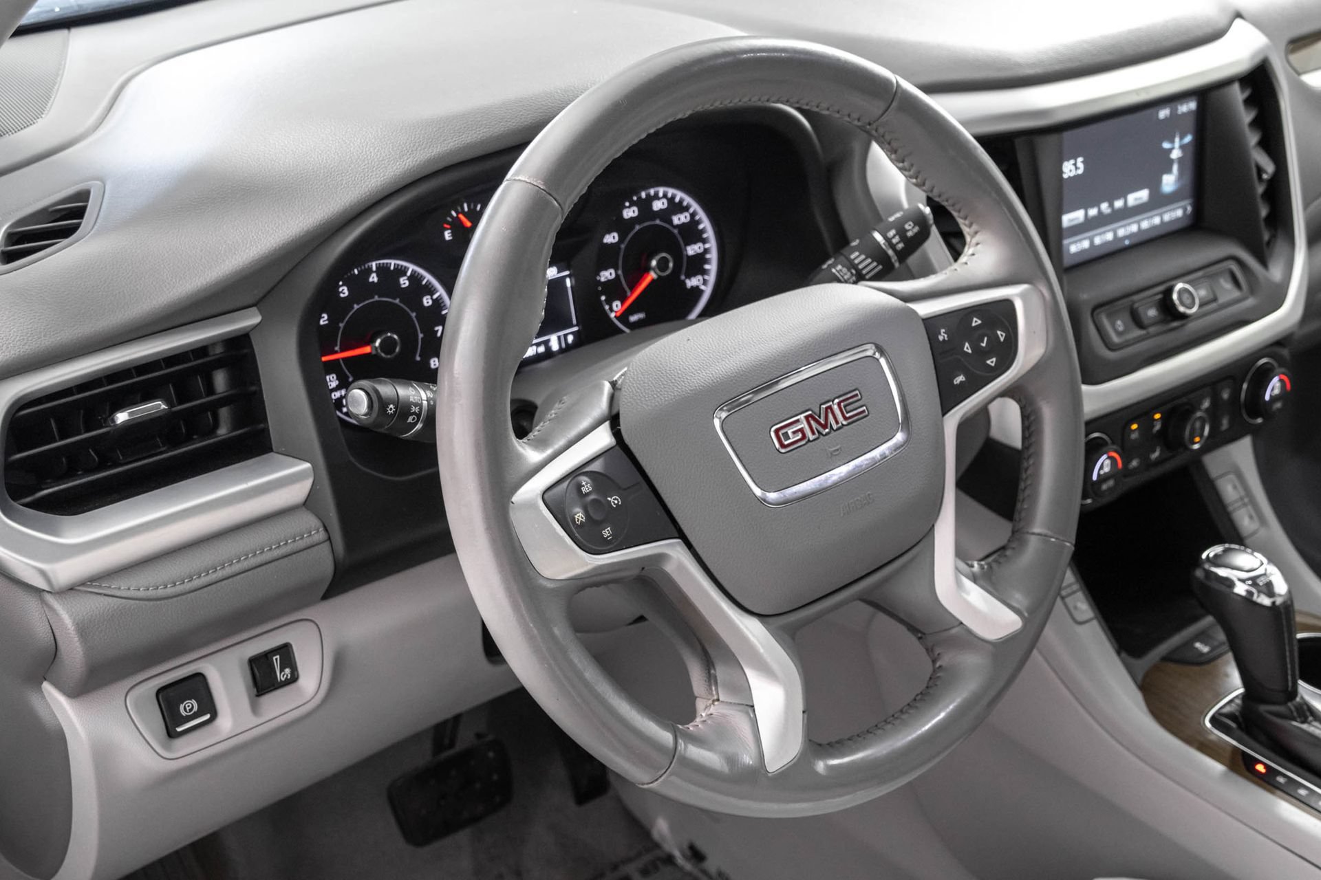Used 2018 GMC Acadia SLE FWD image 36