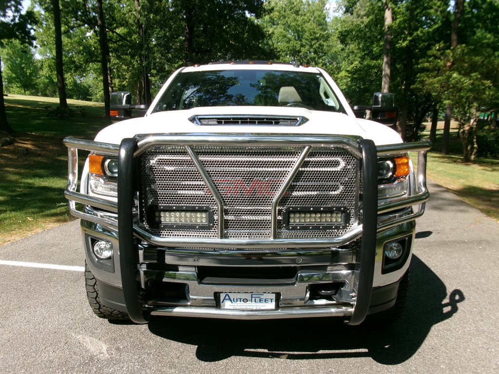 Used 2018 GMC Sierra 2500 SLT w/ Duramax Plus Package AWD/4WD image 2
