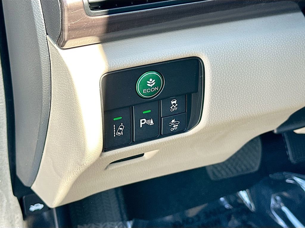 Used 2017 Honda Accord Touring image 10