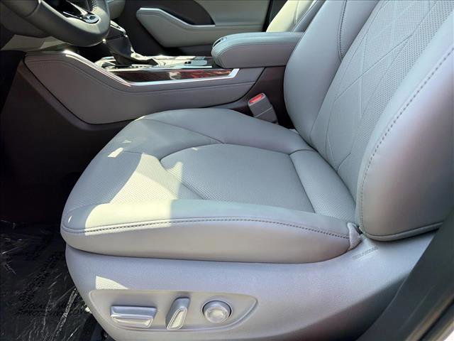 New 2026 Toyota Highlander Platinum AWD/4WD image 12