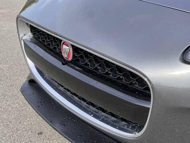 Used 2019 Jaguar F-TYPE Convertible RWD image 10