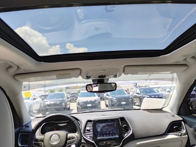 Used 2019 Jeep Cherokee Limited w/ Trailer Tow Group AWD/4WD image 12