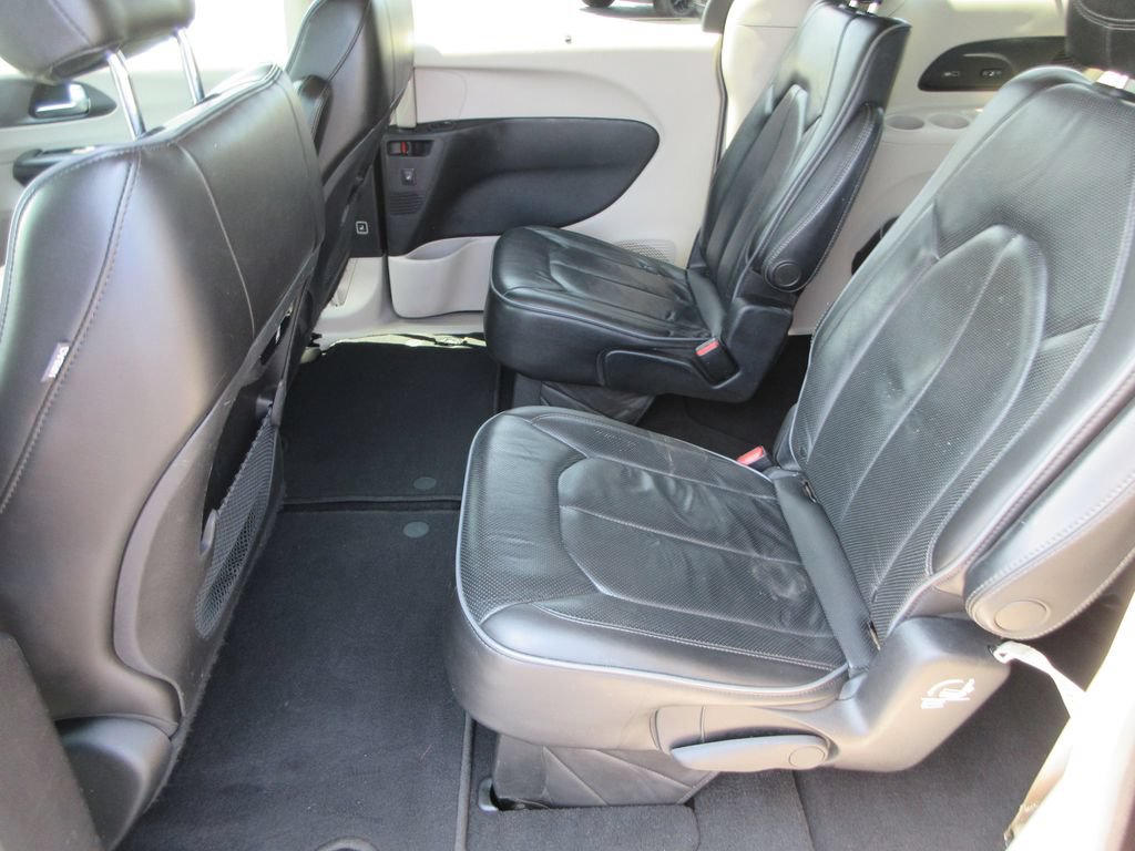 Used 2020 Chrysler Pacifica Limited FWD image 14