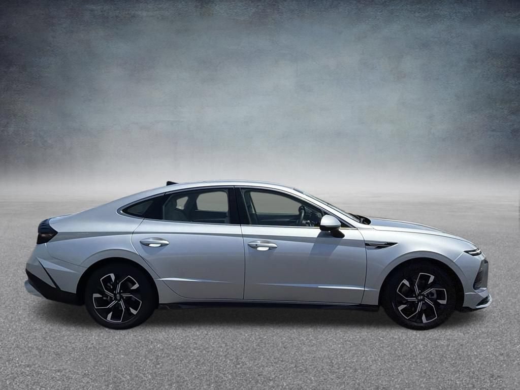 Used 2024 Hyundai Sonata SEL FWD image 2