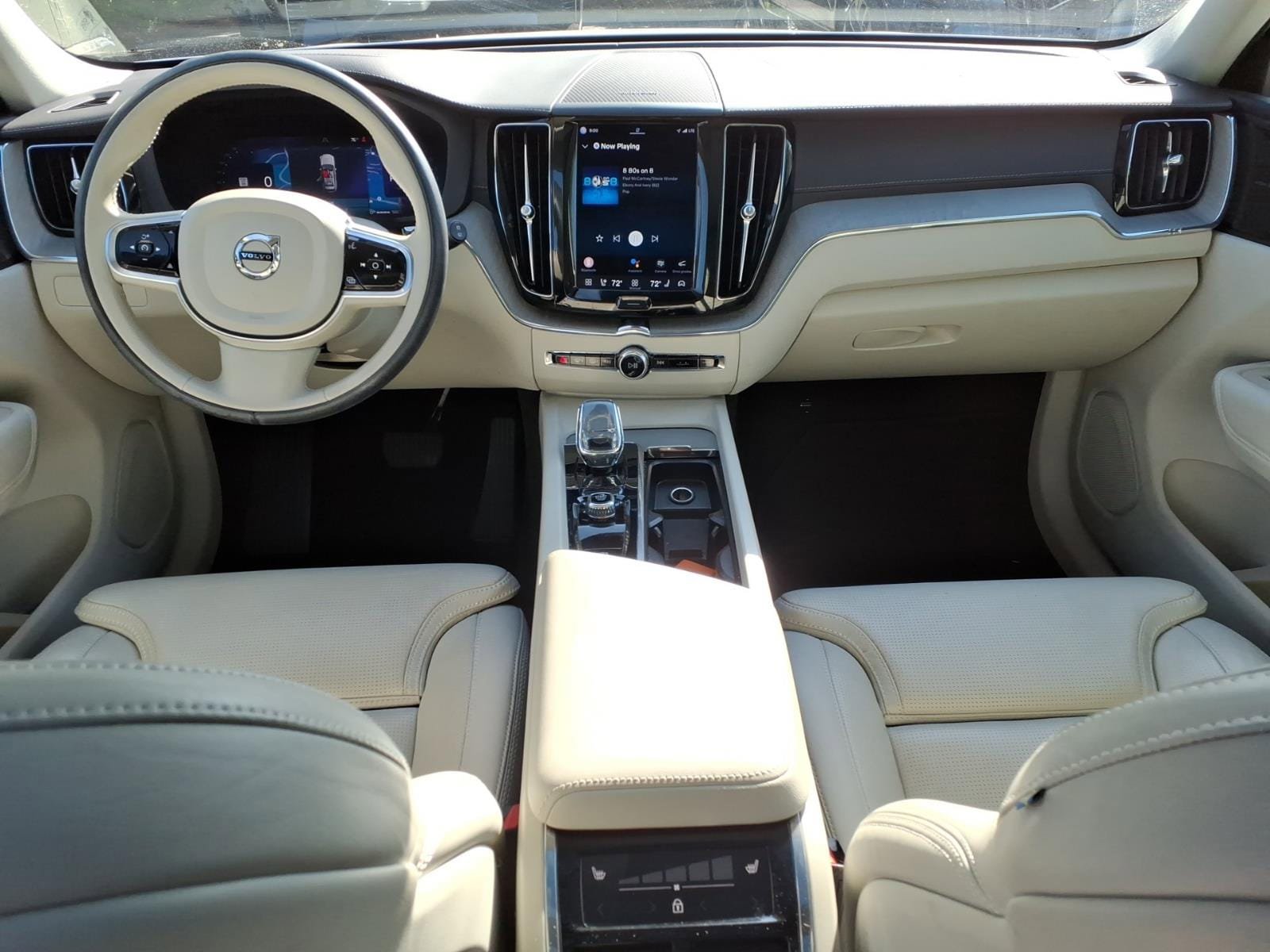 Used 2023 Volvo XC60 B5 Ultimate w/ Climate Package FWD image 11
