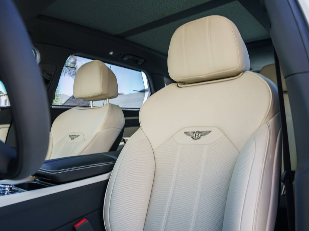 Used 2025 Bentley Bentayga Extended Wheelbase AWD/4WD image 11