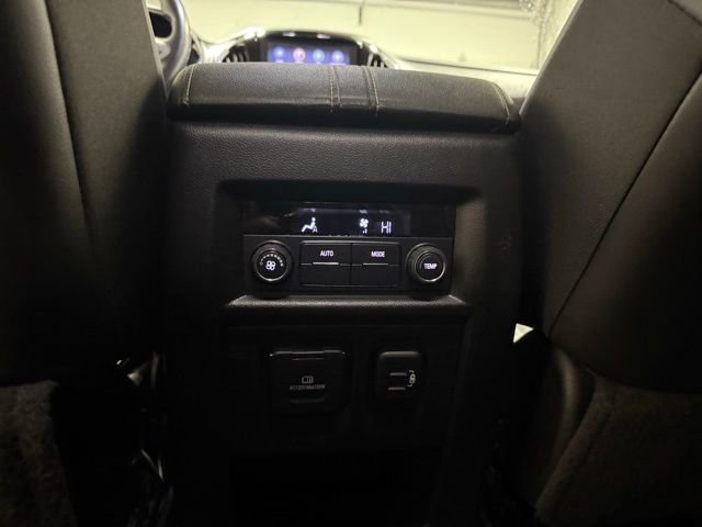Used 2020 Chevrolet Traverse LT w/ LT Premium Package image 26