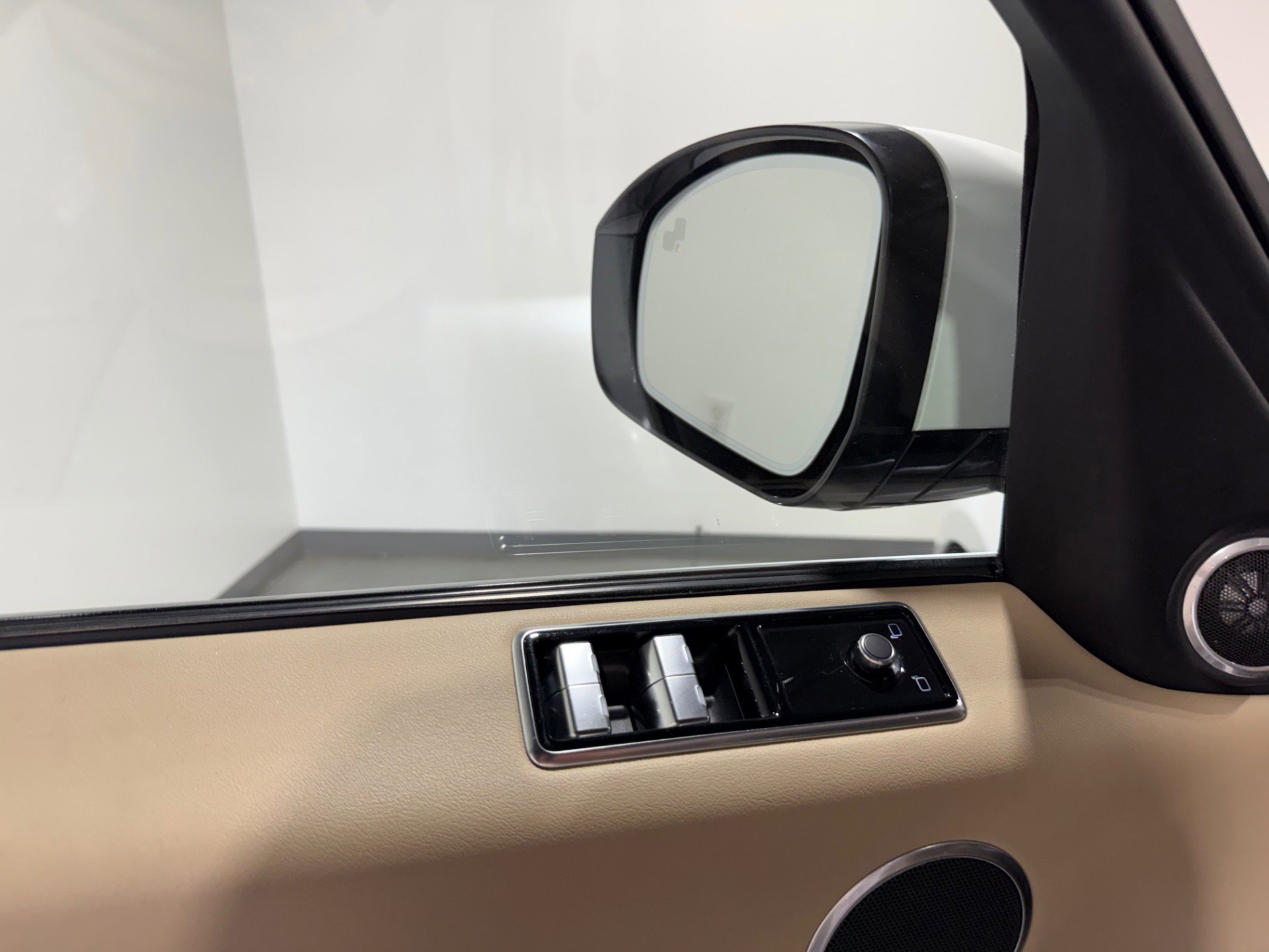 Used 2018 Land Rover Range Rover Sport HSE AWD/4WD image 23