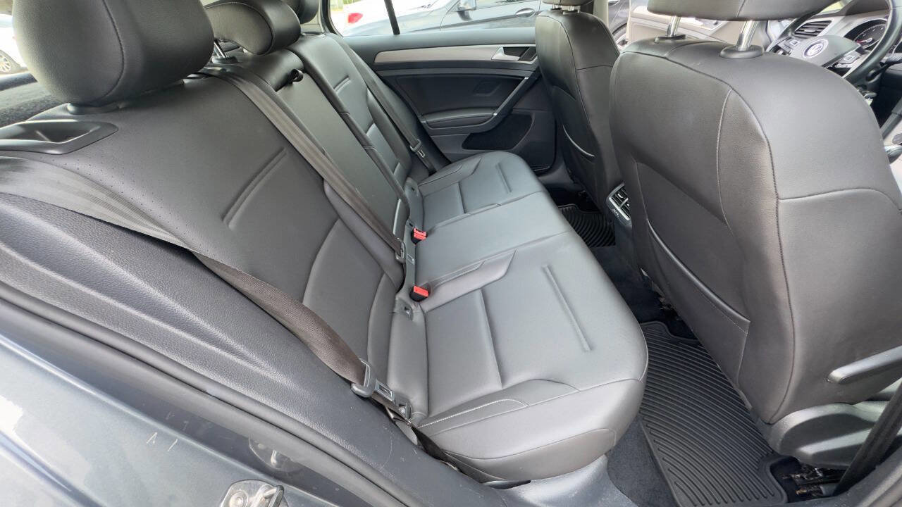 Used 2015 Volkswagen Golf S image 23