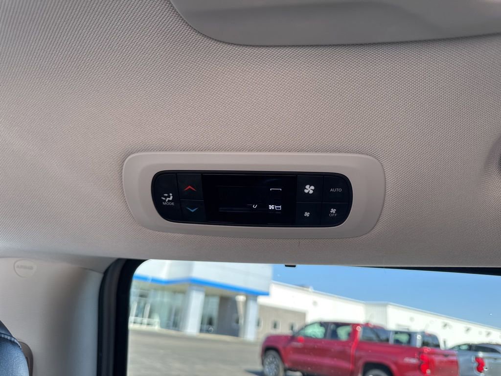 Used 2024 Chrysler Pacifica Touring-L image 42
