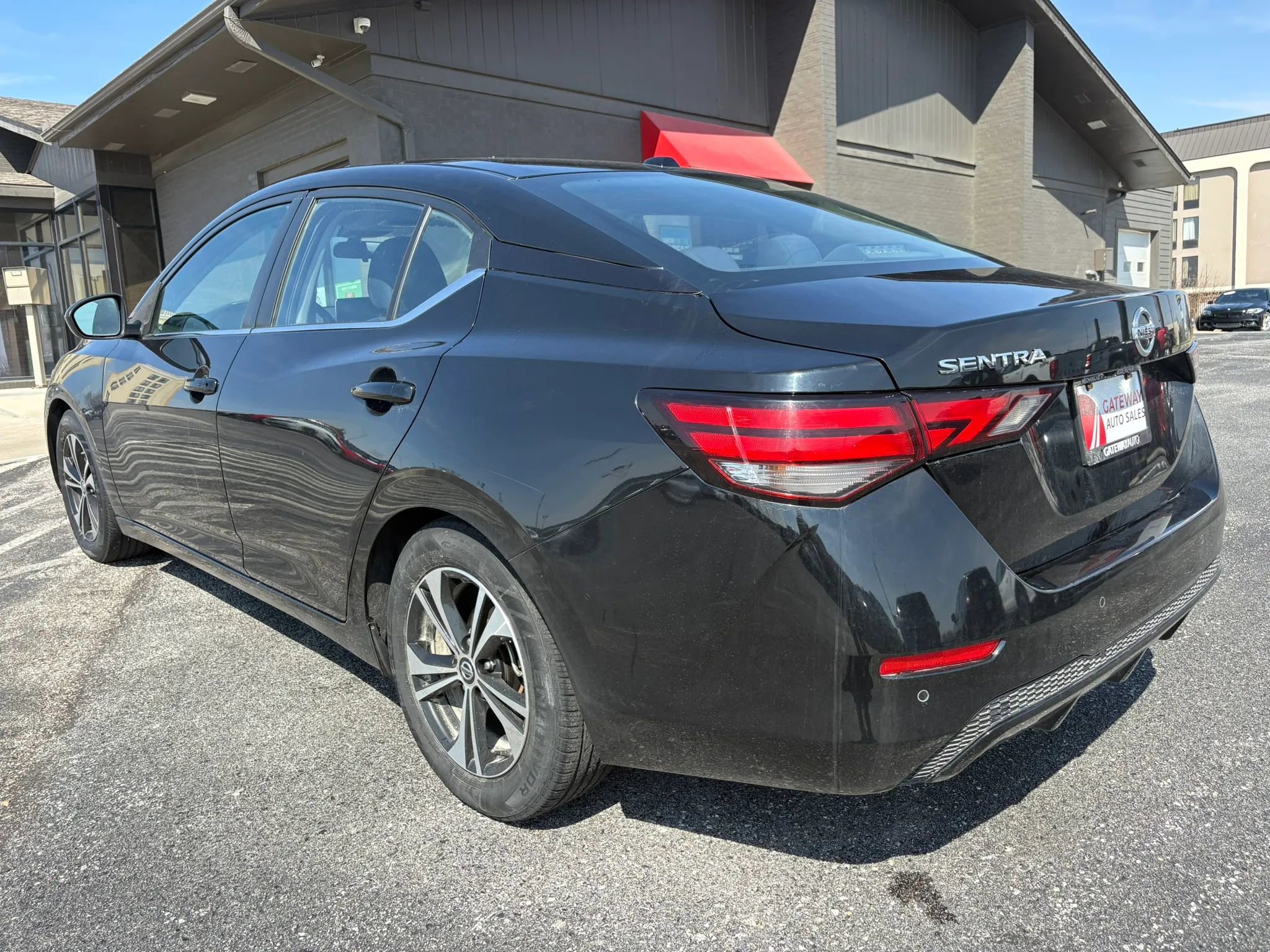 Used 2021 Nissan Sentra SV image 3