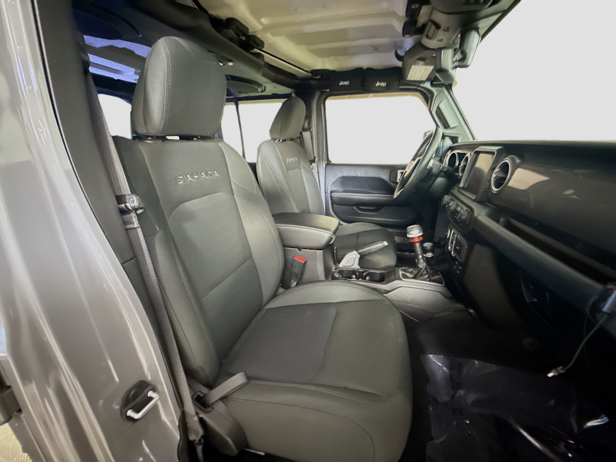 Used 2018 Jeep Wrangler Unlimited Sahara image 29