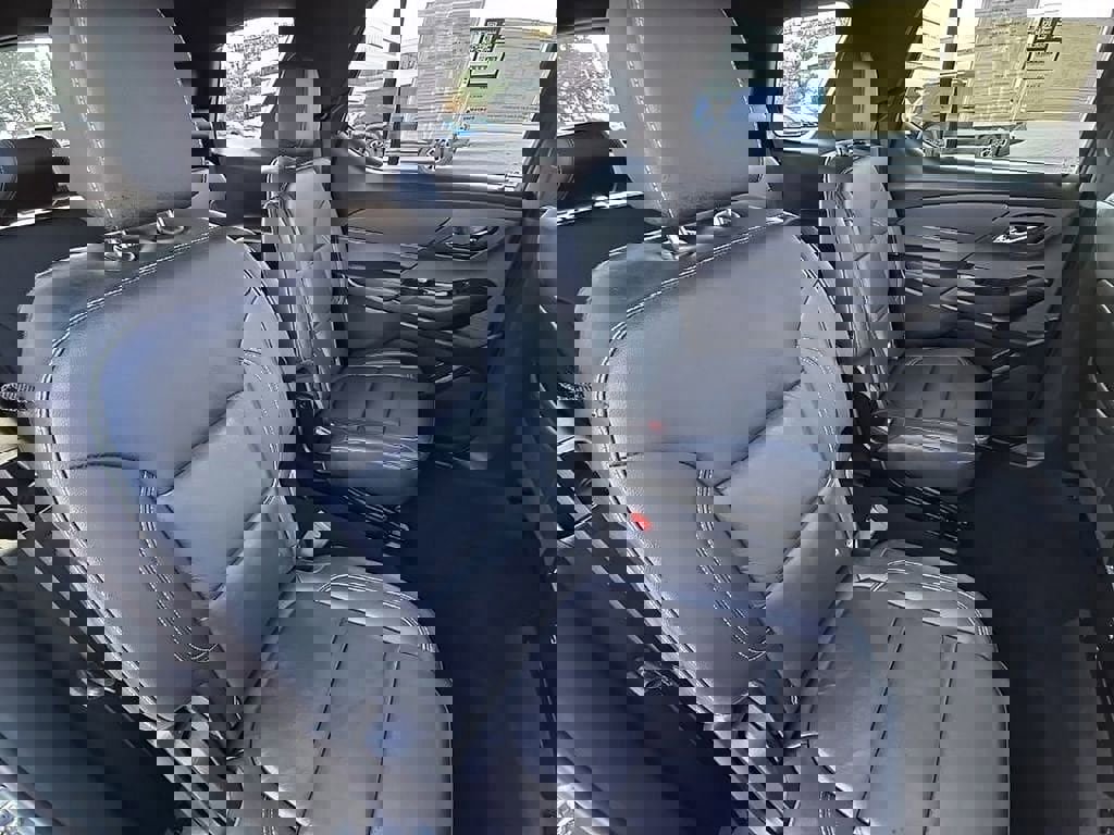 Used 2023 Chevrolet Traverse LT image 29