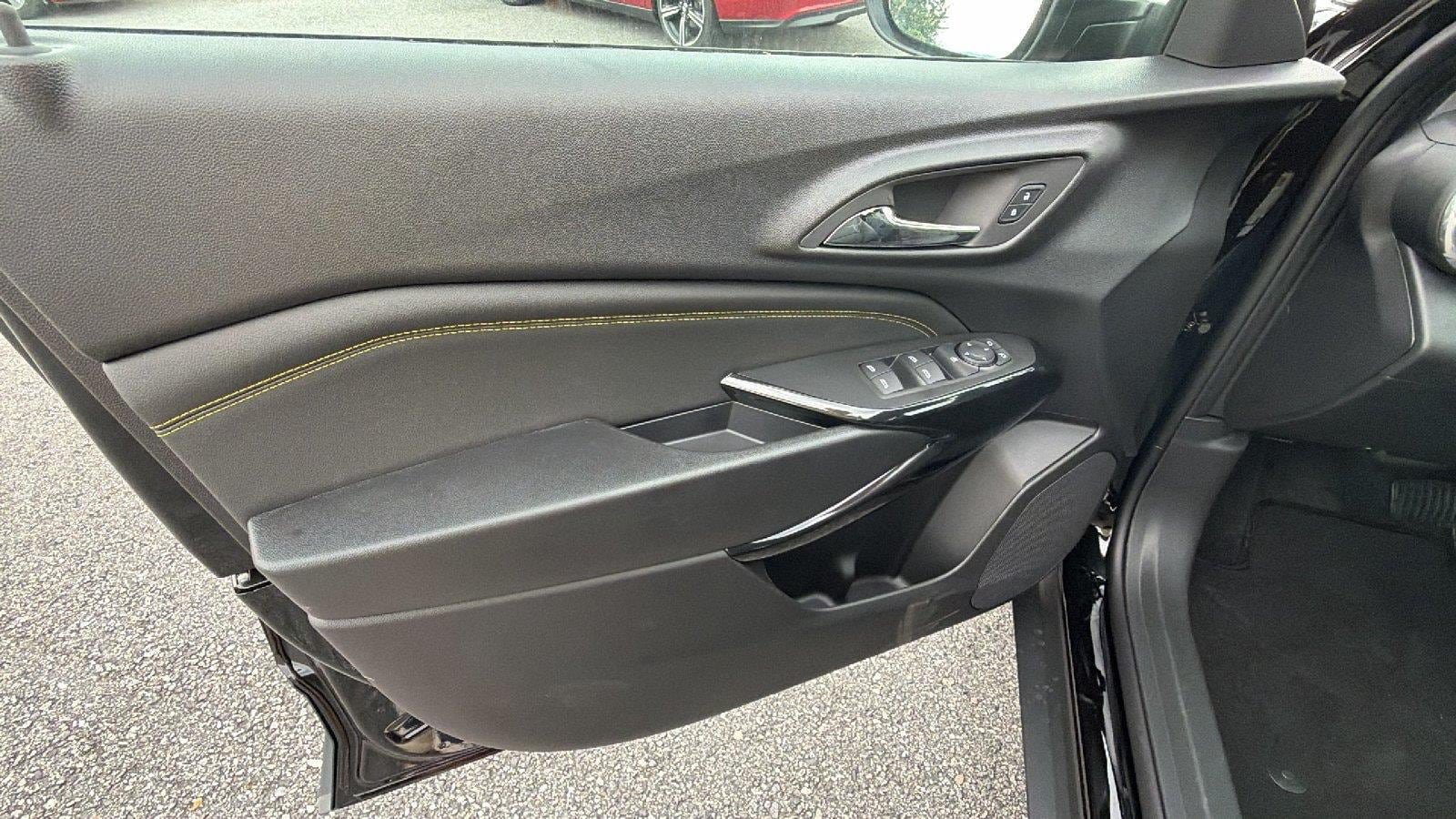 New 2026 Chevrolet Trax ACTIV w/ Sunroof Package FWD image 15