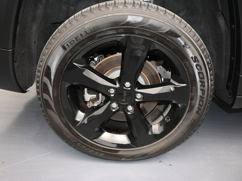 Used 2024 Jeep Grand Cherokee L Limited w/ Black Appearance Package image 42