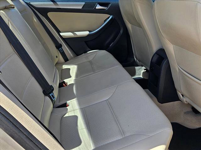 Used 2015 Volkswagen Jetta SE FWD image 19