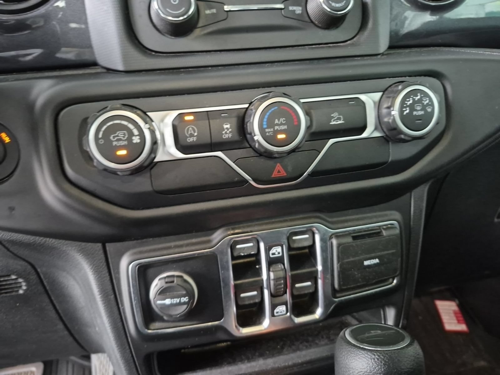 Used 2020 Jeep Gladiator Sport AWD/4WD image 15